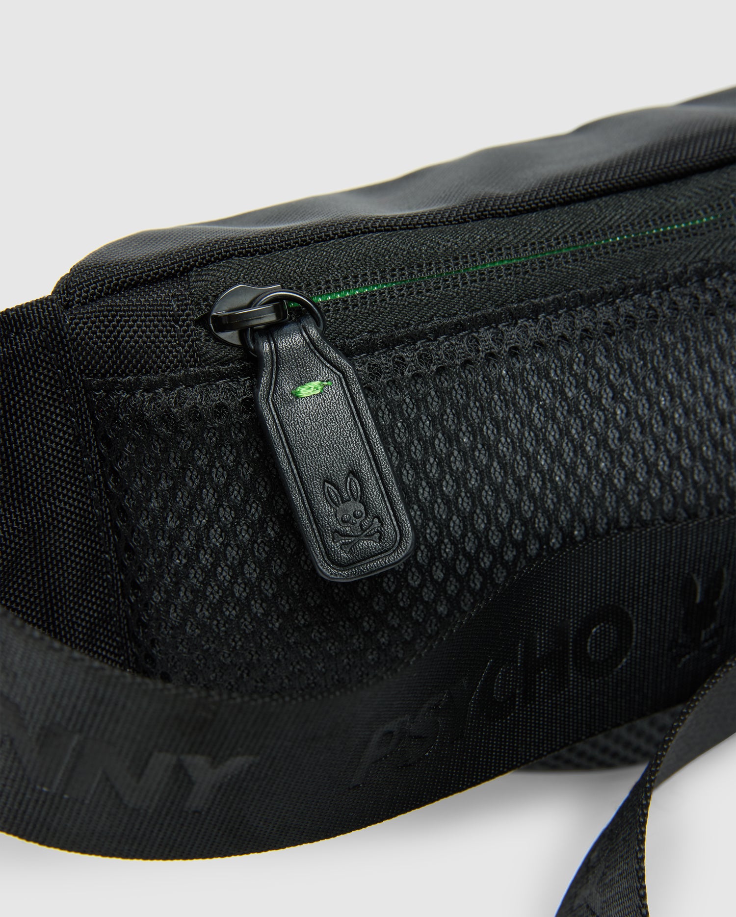 MENS CROSS BODY BAG - B6A181E200 – Psycho Bunny Canada