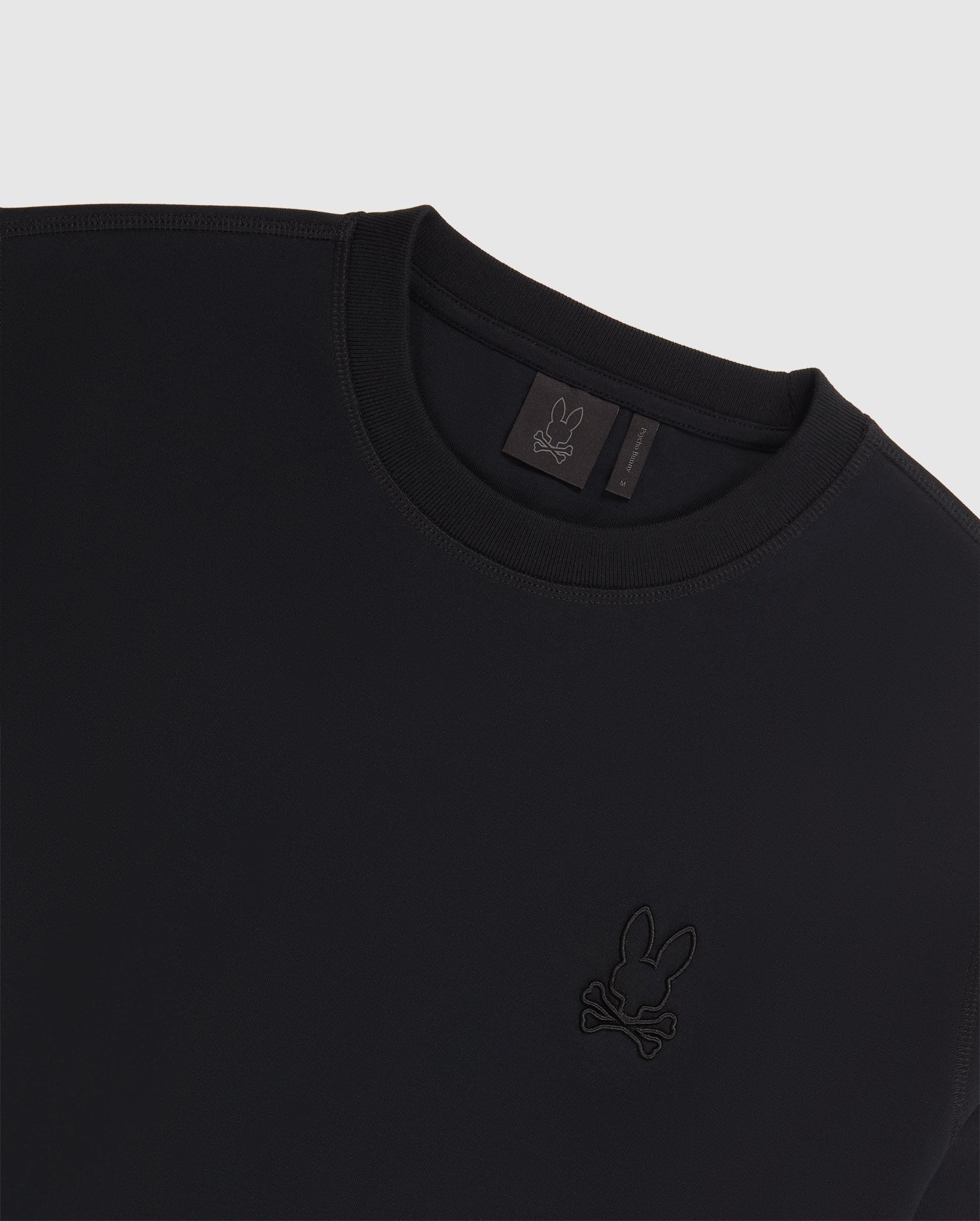 Crew deals neck outline