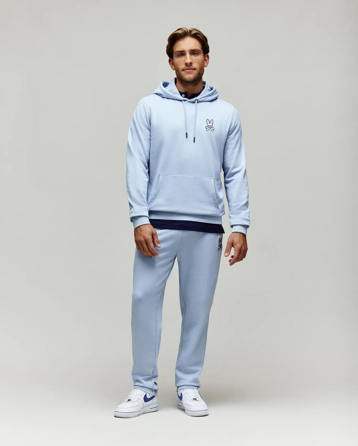 LE SWEAT TIMOTHY AVEC BUNNY 4K 