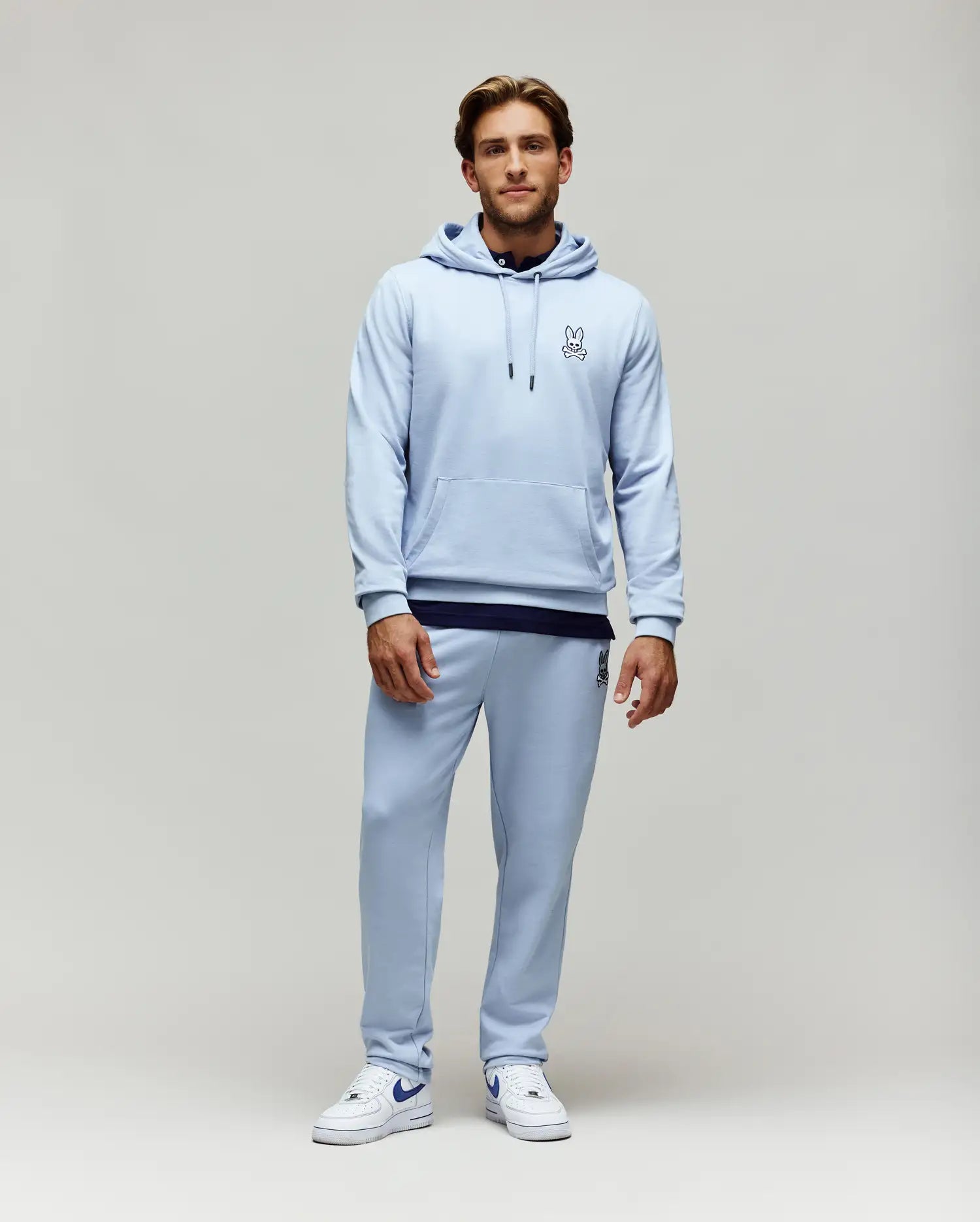 LE SWEAT TIMOTHY AVEC BUNNY 4K 