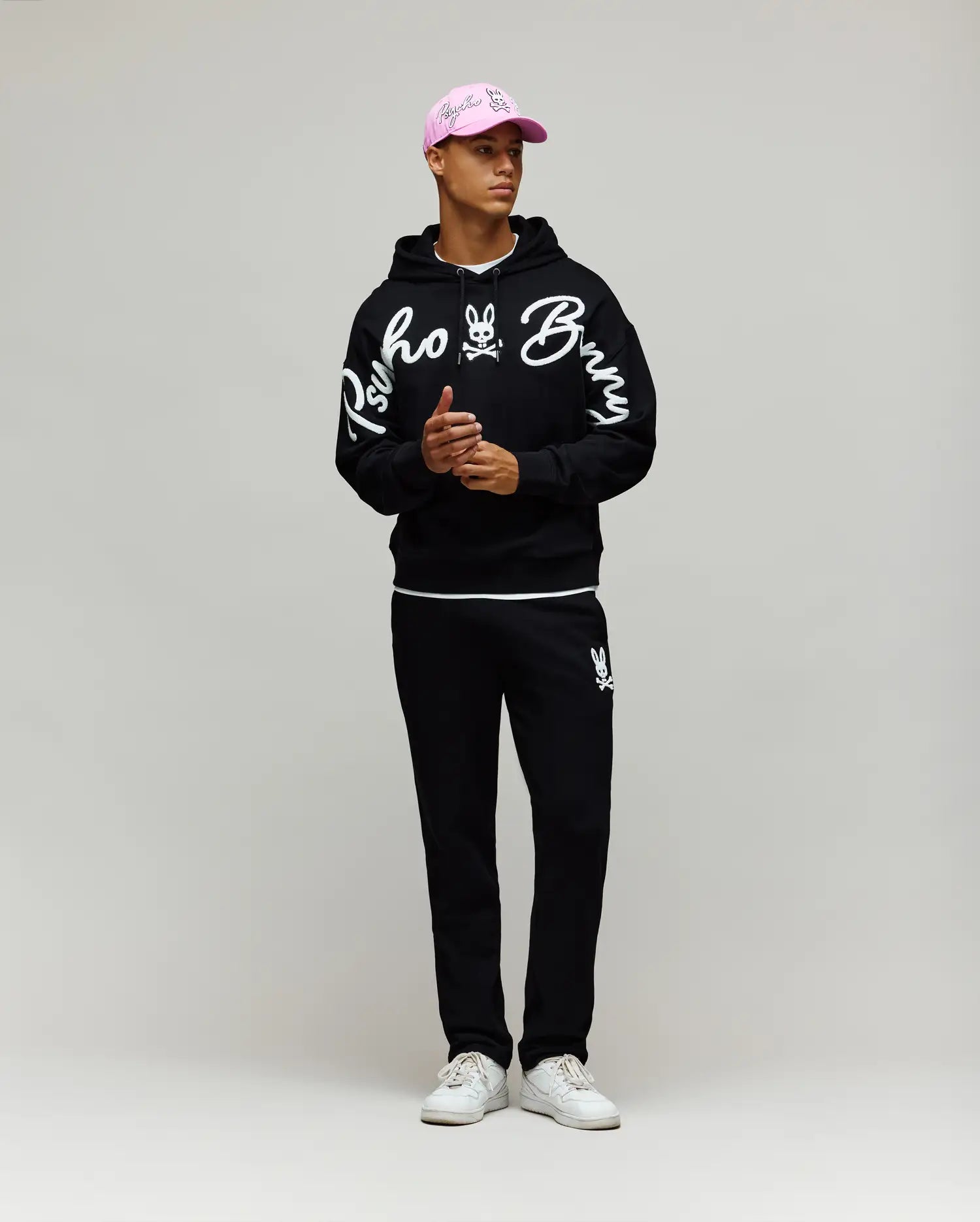 LE SWEAT TATE, BRODÉ EN CHENILLE