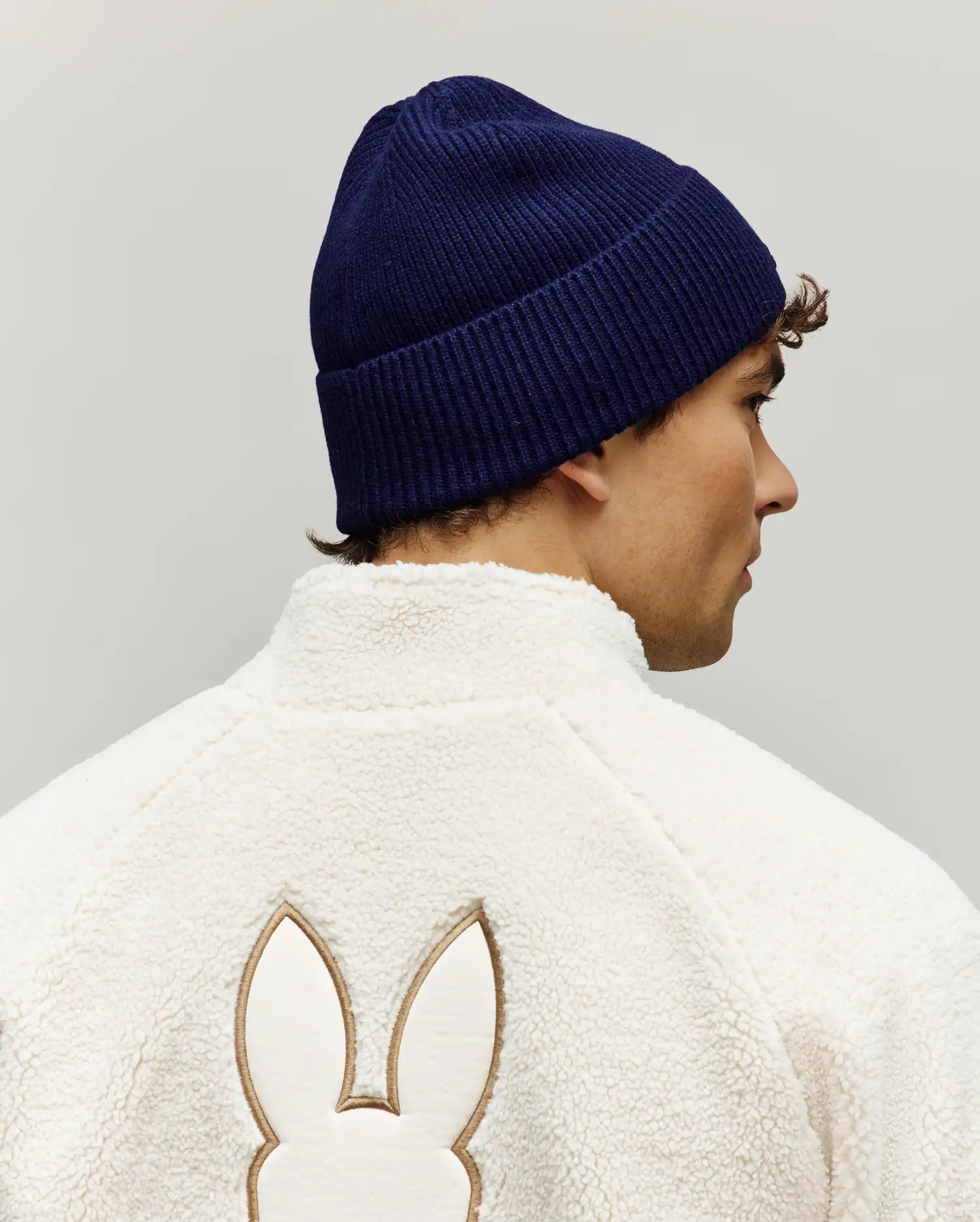 TUQUE AVEC ÉCUSSON EN CHENILLE