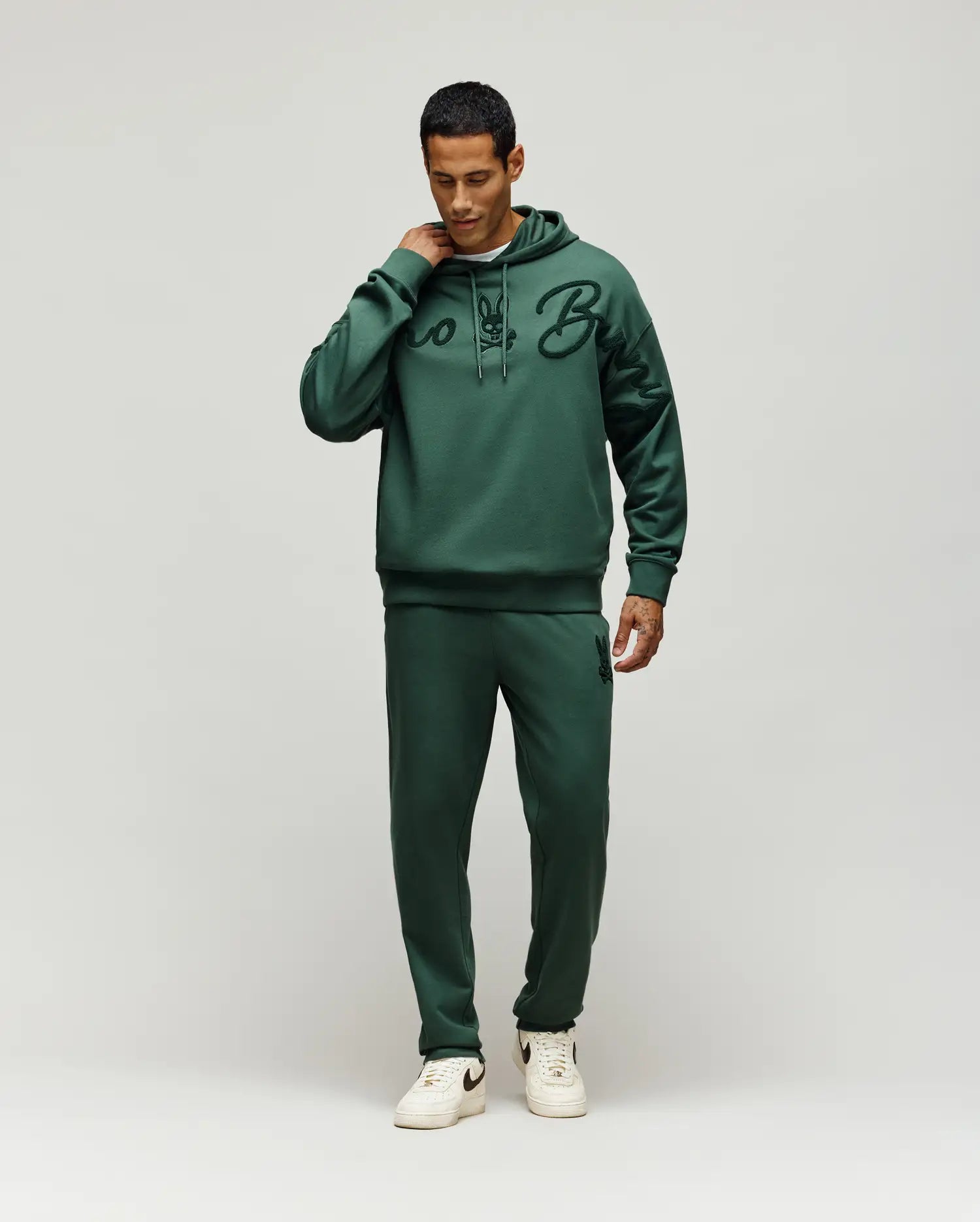 KANGOUROU BRODÉ EN CHENILLE TATE 