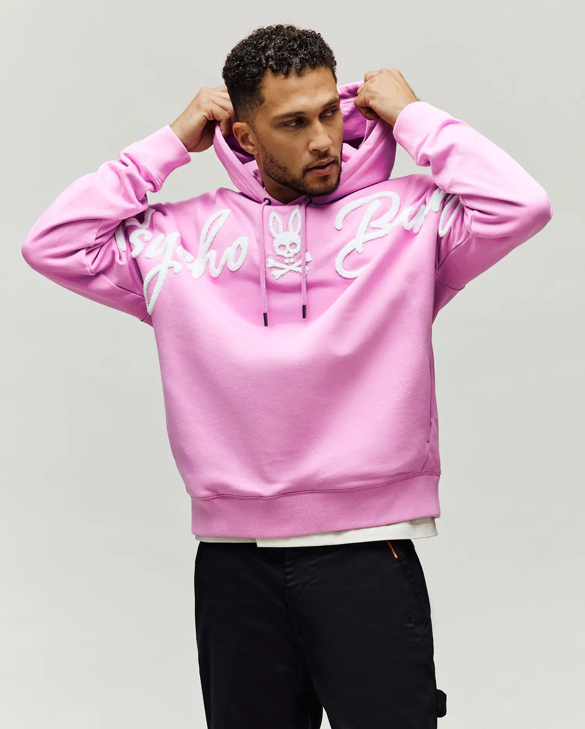 KANGOUROU BRODÉ EN CHENILLE TATE 